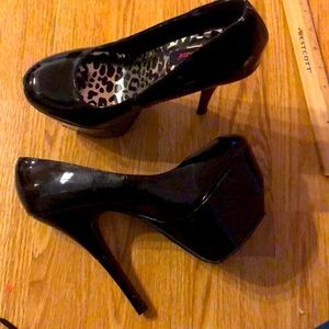 Dollhouse black leopard print insoles platforms.